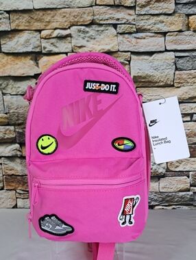 NIKE INSULATED LUNCH BAG ADJUSTABLE CROSSBODY STRAP EMBROIDERED PATCH LOGO
